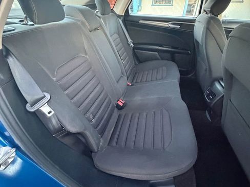 Used 2017 Ford Fusion SE w/ Fusion SE Technology Package image 16