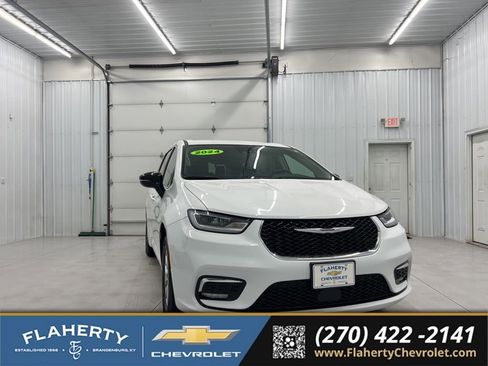 Used 2024 Chrysler Pacifica Touring-L FWD image 1