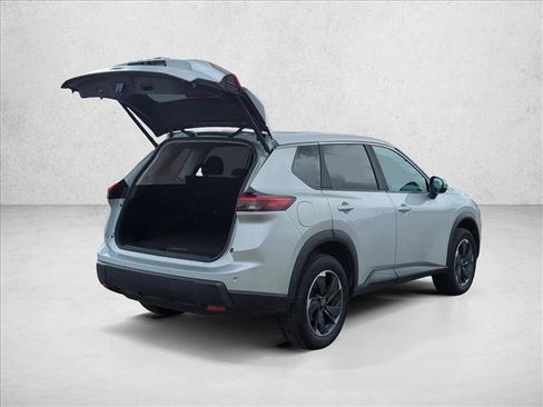 Used 2024 Nissan Rogue SV AWD/4WD image 5