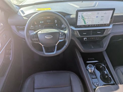 Used 2025 Ford Explorer Platinum w/ LUX Leather Package image 25
