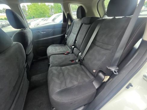 Used 2016 Nissan Rogue S FWD image 20