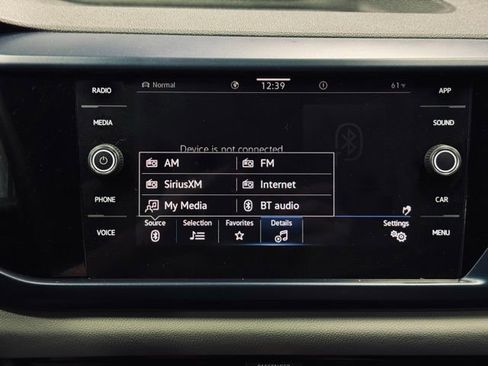 Used 2022 Volkswagen Taos SE w/ Driver Assistance Package image 31