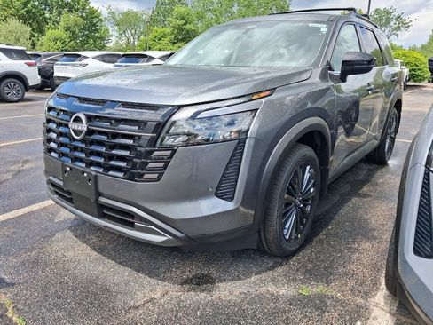 New 2026 Nissan Pathfinder SL w/ SL Premium Package AWD/4WD image 2