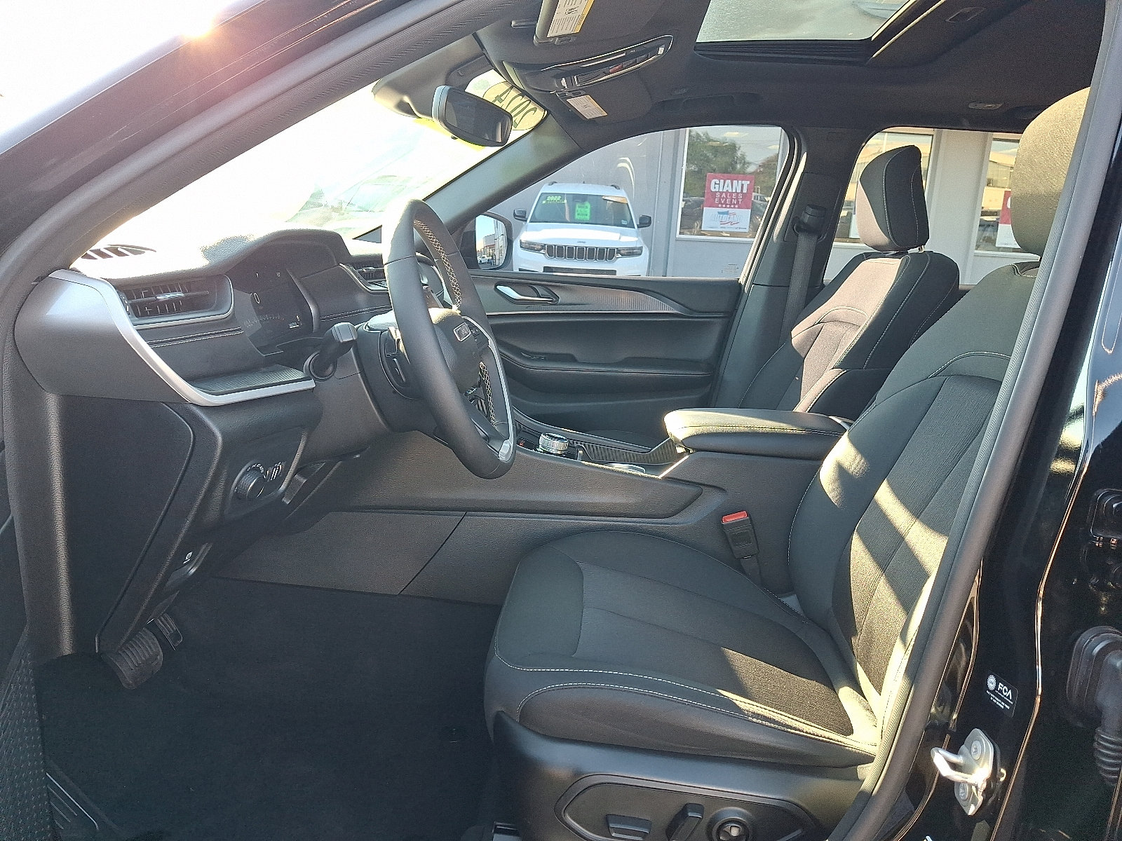 Used 2024 Jeep Grand Cherokee Laredo X w/ Luxury Tech Group I AWD/4WD image 14