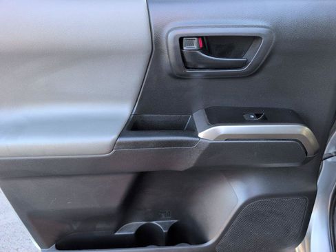 Used 2022 Toyota Tacoma SR5 w/ Technology Package RWD image 34