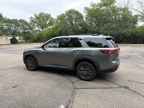 Used 2022 Nissan Pathfinder SV AWD/4WD image 25
