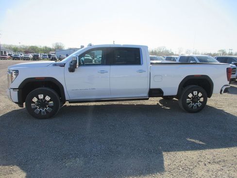 New 2026 GMC Sierra 3500 Denali w/ Denali Reserve Package image 10