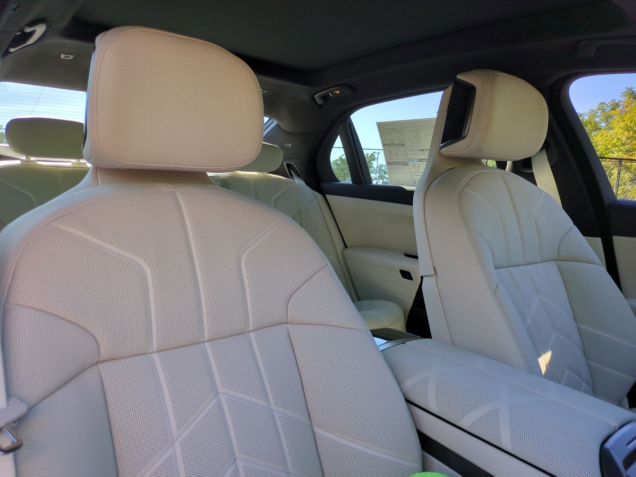 New 2027 BMW 740i w/ Executive Package RWD image 33