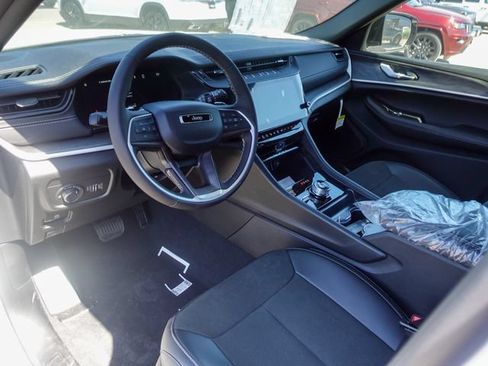 New 2026 Jeep Grand Cherokee L 4WD image 11