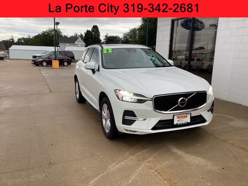 Used 2022 Volvo XC60 B5 Momentum AWD/4WD image 2