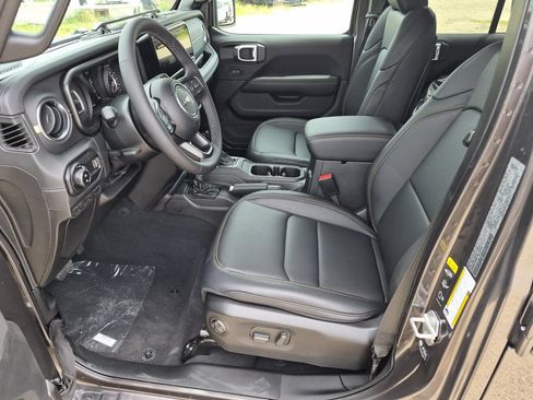 New 2026 Jeep Gladiator Sport AWD/4WD image 9