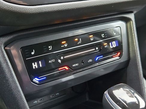 Used 2024 Volkswagen Tiguan SEL R-Line image 21