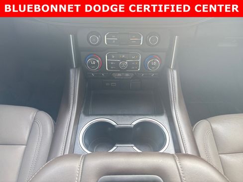 Used 2024 Chevrolet Suburban LT w/ Luxury Package RWD image 18