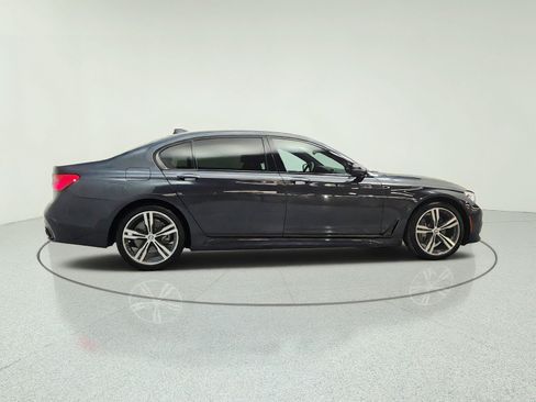 Used 2019 BMW 740i w/ M Sport Package RWD image 4
