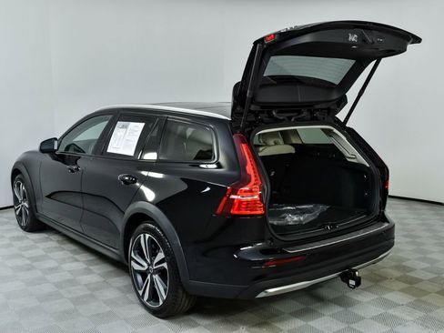 Certified 2024 Volvo V60 B5 Cross Country Plus image 34