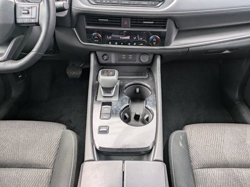 Certified 2025 Nissan Rogue SV FWD image 20
