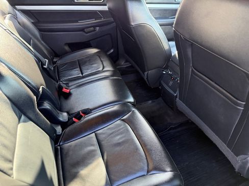 Used 2017 Ford Explorer XLT w/ Equipment Group 202A image 16