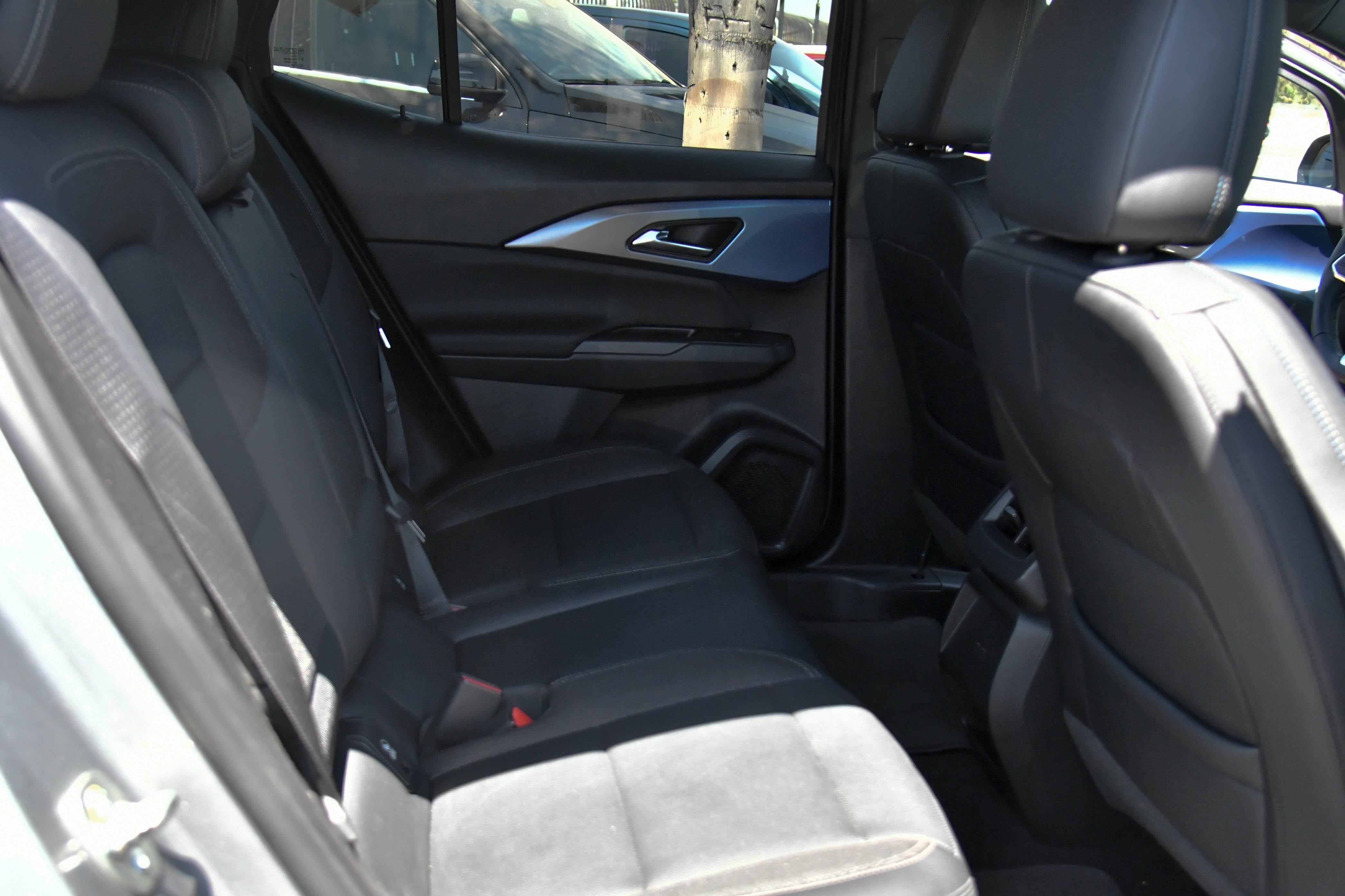 Used 2025 Chevrolet Equinox EV LT FWD image 50