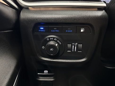Used 2023 Jeep Grand Cherokee 4WD 4xe w/ Luxury Tech Group II image 40