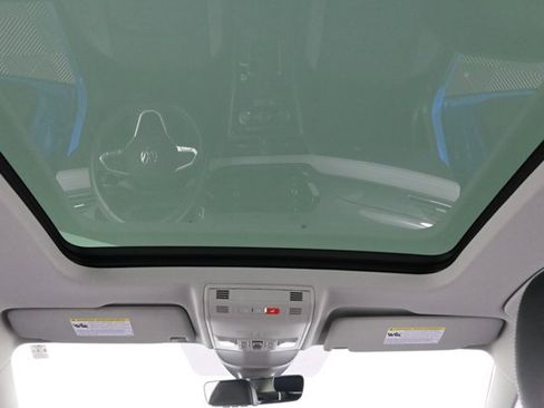 Certified 2022 Volkswagen Taos SEL w/ Panoramic Sunroof Package image 4