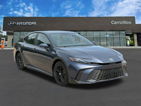 Used 2026 Toyota Camry SE FWD image 3