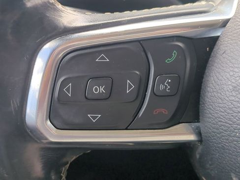 Used 2019 Jeep Wrangler Unlimited Sahara AWD/4WD image 26