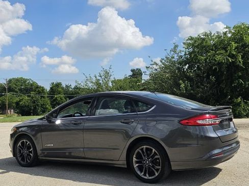 Used 2018 Ford Fusion SE w/ Equipment Group 601A FWD image 5
