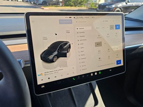 Used 2024 Tesla Model Y Long Range RWD image 30
