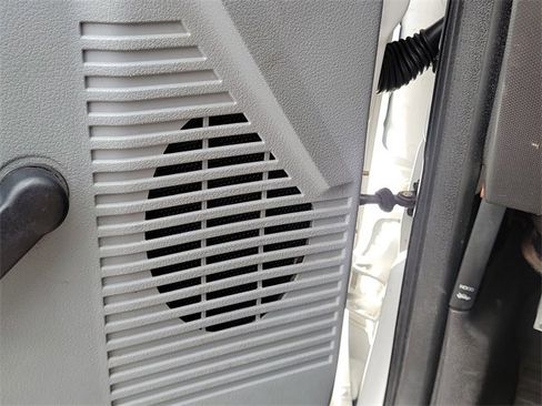 Used 2015 Ford F550 2WD Regular Cab Super Duty image 32