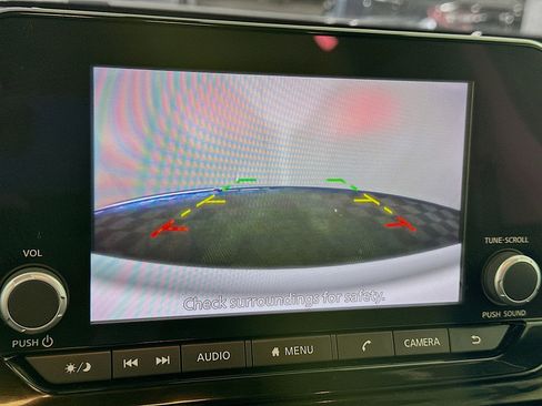 Used 2025 Nissan Pathfinder SV image 22