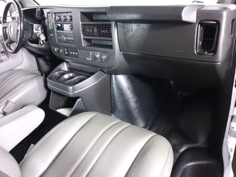 Used 2022 Chevrolet Express 3500 w/ Driver Convenience Package RWD image 28
