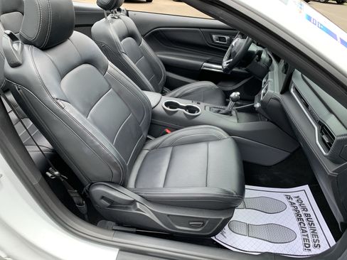 Used 2025 Ford Mustang Premium RWD image 34