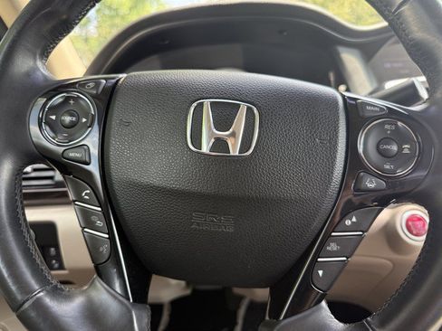 Used 2016 Honda Accord Touring image 27