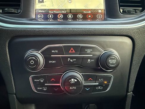 Used 2018 Dodge Charger R/T w/ Beats Audio Group RWD image 34