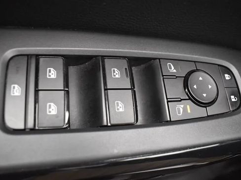 Used 2024 Nissan Pathfinder SV FWD image 21