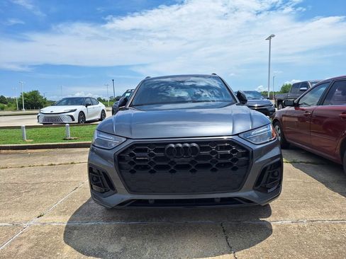 Used 2025 Audi Q5 e Premium Plus AWD/4WD image 2