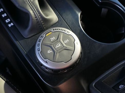 Used 2025 Ford Bronco Outer Banks image 22