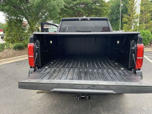 Certified 2025 Toyota Tacoma TRD Off-Road AWD/4WD image 32