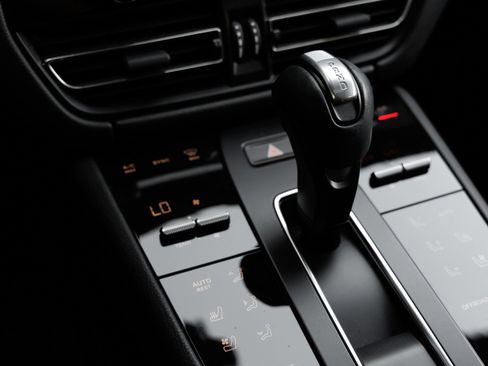 Certified 2023 Porsche Macan S AWD/4WD image 22