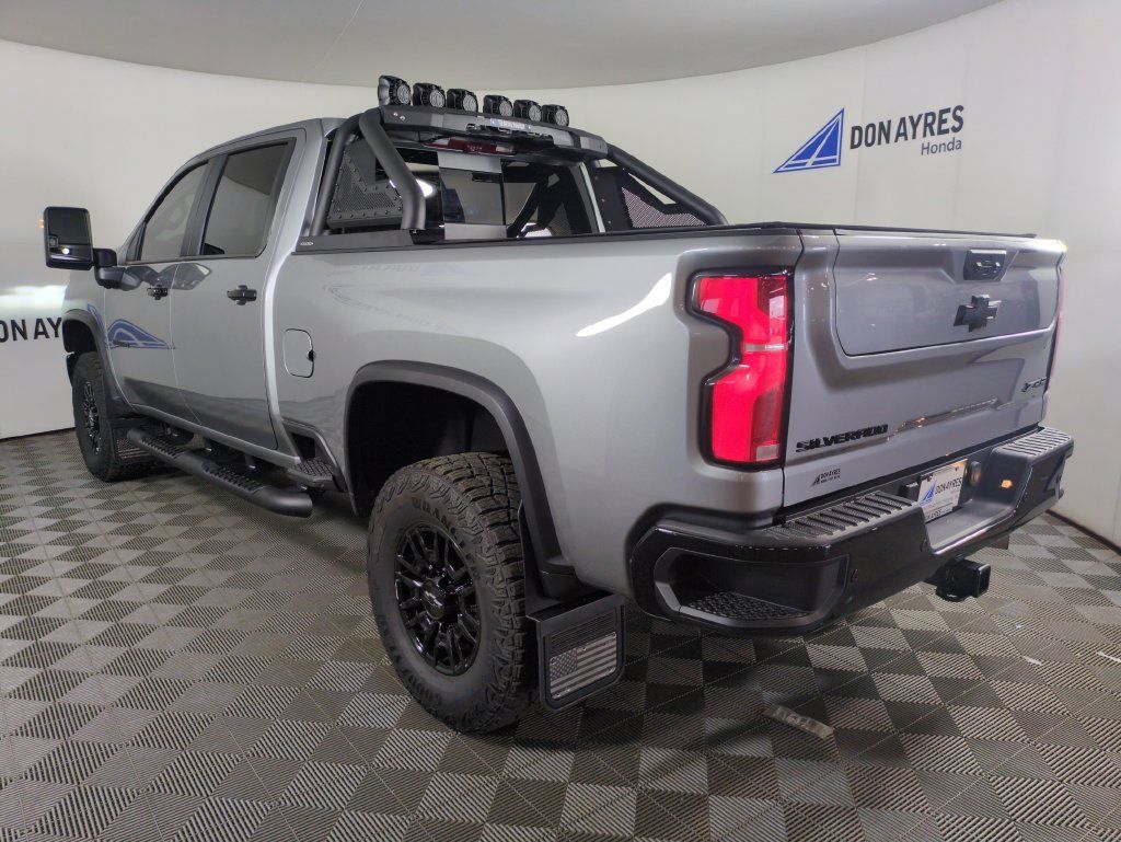 Used 2026 Chevrolet Silverado 2500 ZR2 AWD/4WD image 3