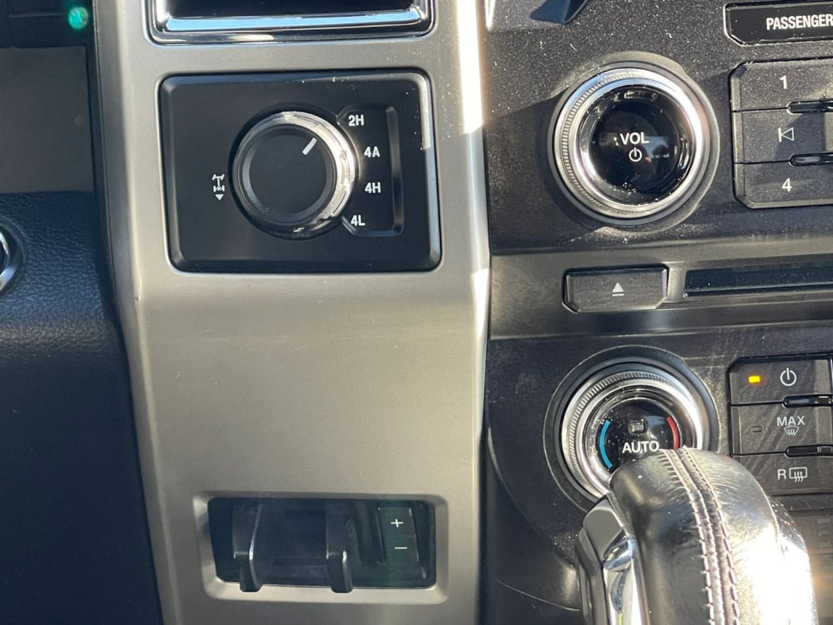 Used 2015 Ford F150 Lariat w/ Equipment Group 502A Luxury AWD/4WD image 13