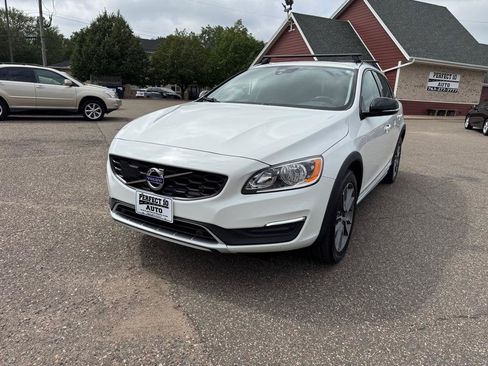 Used 2018 Volvo V60 T5 Cross Country w/ Convenience Package AWD/4WD image 11