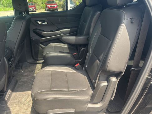 Used 2023 Chevrolet Traverse LT w/ LT Premium Package FWD image 10