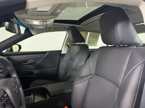 Used 2025 Lexus ES 350 w/ Premium Package FWD image 5