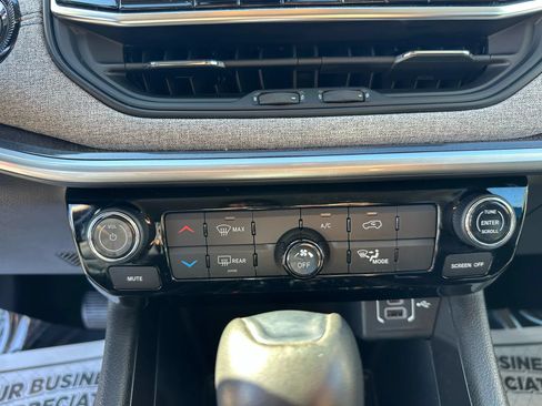 Used 2022 Jeep Compass Latitude FWD image 21