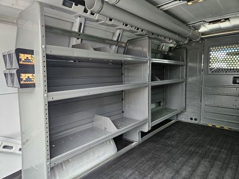 Used 2017 Chevrolet Express 2500 RWD image 19