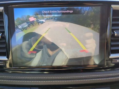 Used 2022 Chrysler Pacifica Touring-L FWD image 18