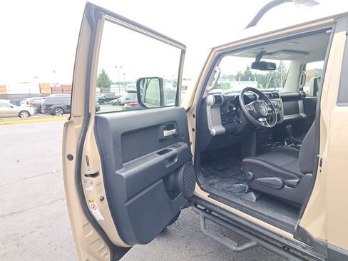 Used 2014 Toyota FJ Cruiser 2WD w/ Convenience Package image 11