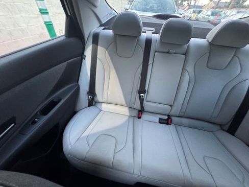 Used 2025 Hyundai Elantra Limited image 41