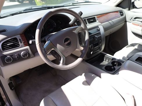 Used 2007 GMC Yukon SLT w/ SLT Preferred Equipment Group AWD/4WD image 12